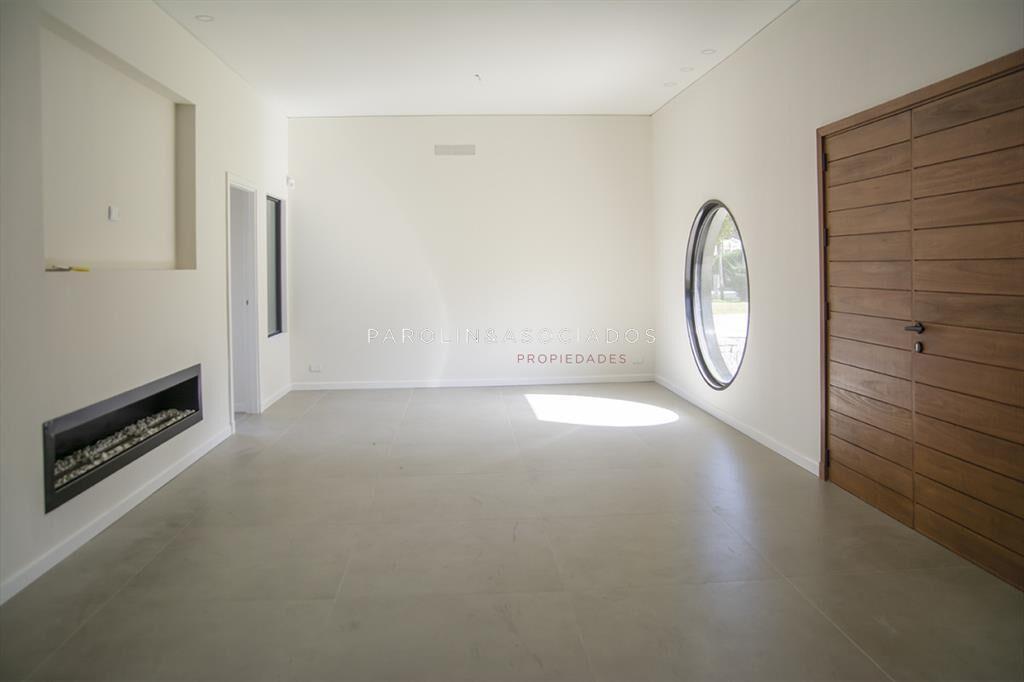 Chalet en venta en el Golf de Punta del Este de 4