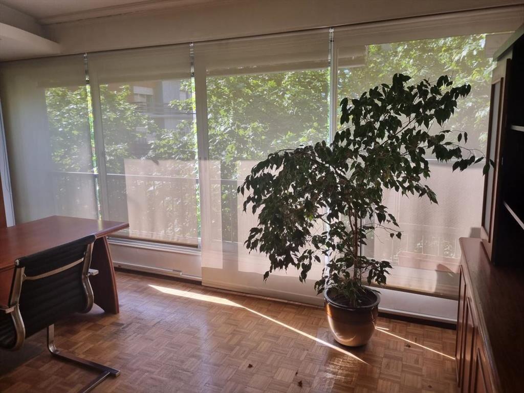 Oficina -Río Branco y Mercedes, 205 m2, reciclada y equipad