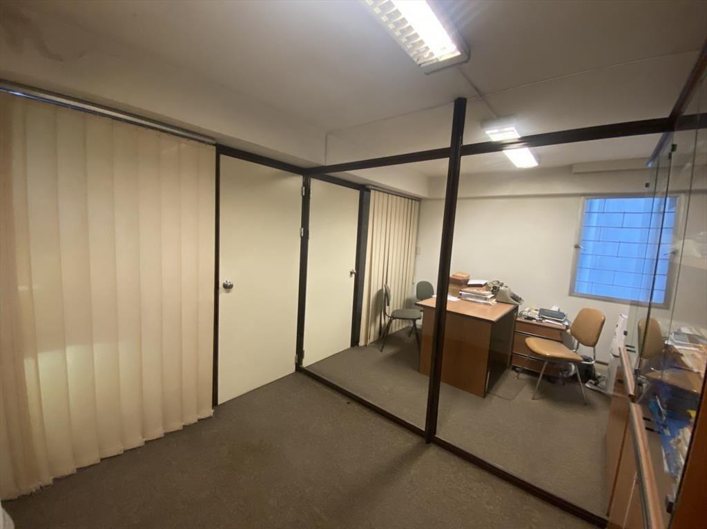 OFICINA, MUY COMODA CON EXCELENTE VISTA A LA PLAZA EL ENTRE