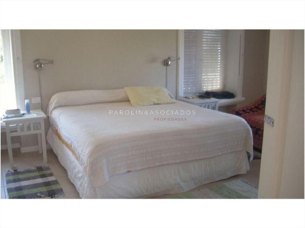 Hermosa casa en venta de 5 dormitorios en Golf,