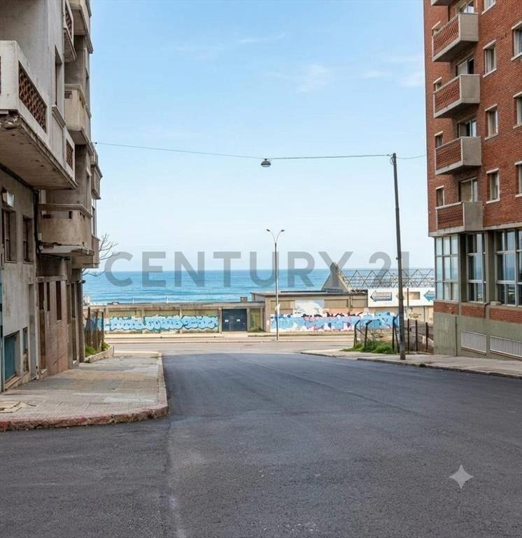 Venta inversión/vivenda/Permuta/1er piso x escalera/2dor/...