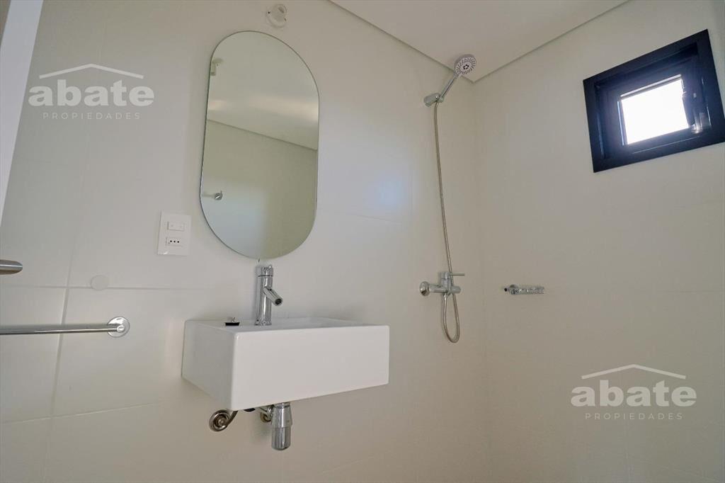Venta apartamento 1 dormitorio con garaje con parrillero -