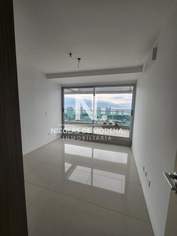 Penthouse de 2 dormitorios en venta en torre con