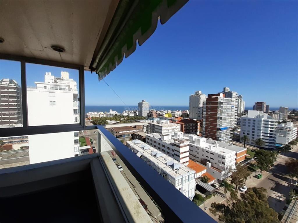 Apartamento de 3 dormitorios en Venta en Punta ,