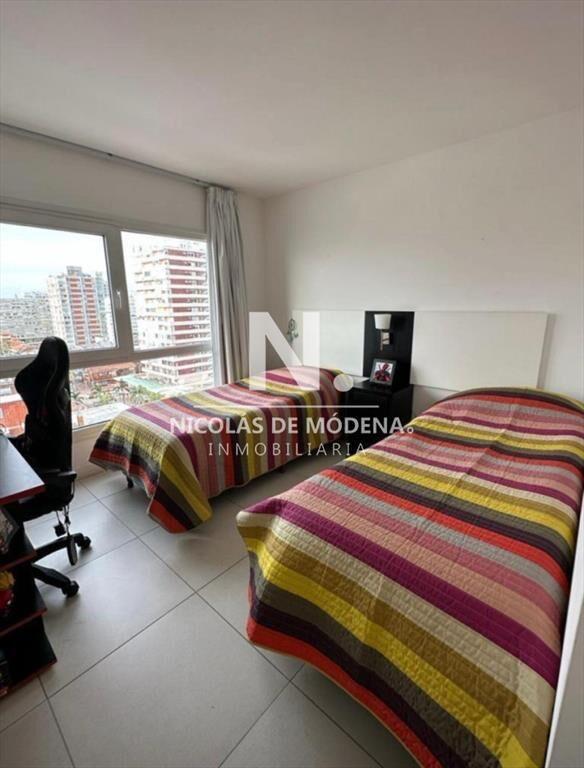 Vende apartamento de 2 dormitorios en Punta del