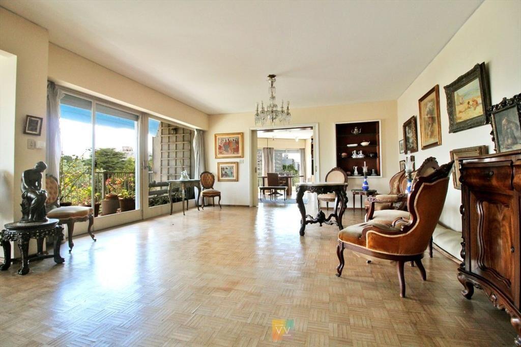 VENTA APARTAMENTO 3 DORMITORIOS Y SERVICIO POCITOS