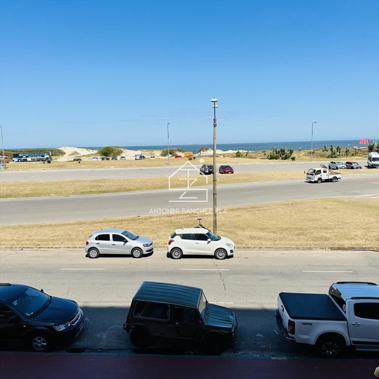 Apartamento en venta, primera linea de la playa brava