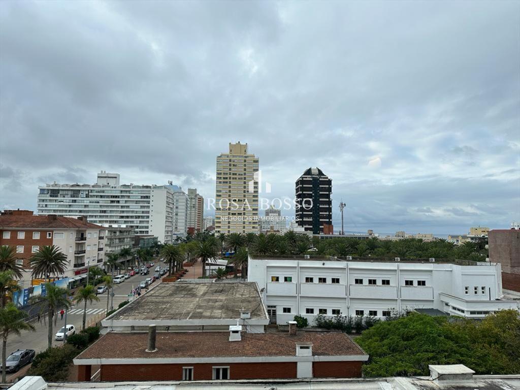 Depto. en Peninsula con servicio de mucamas