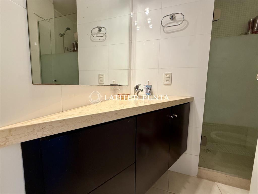 Apartamento en Mansa, 3 dormitorios, parrillero