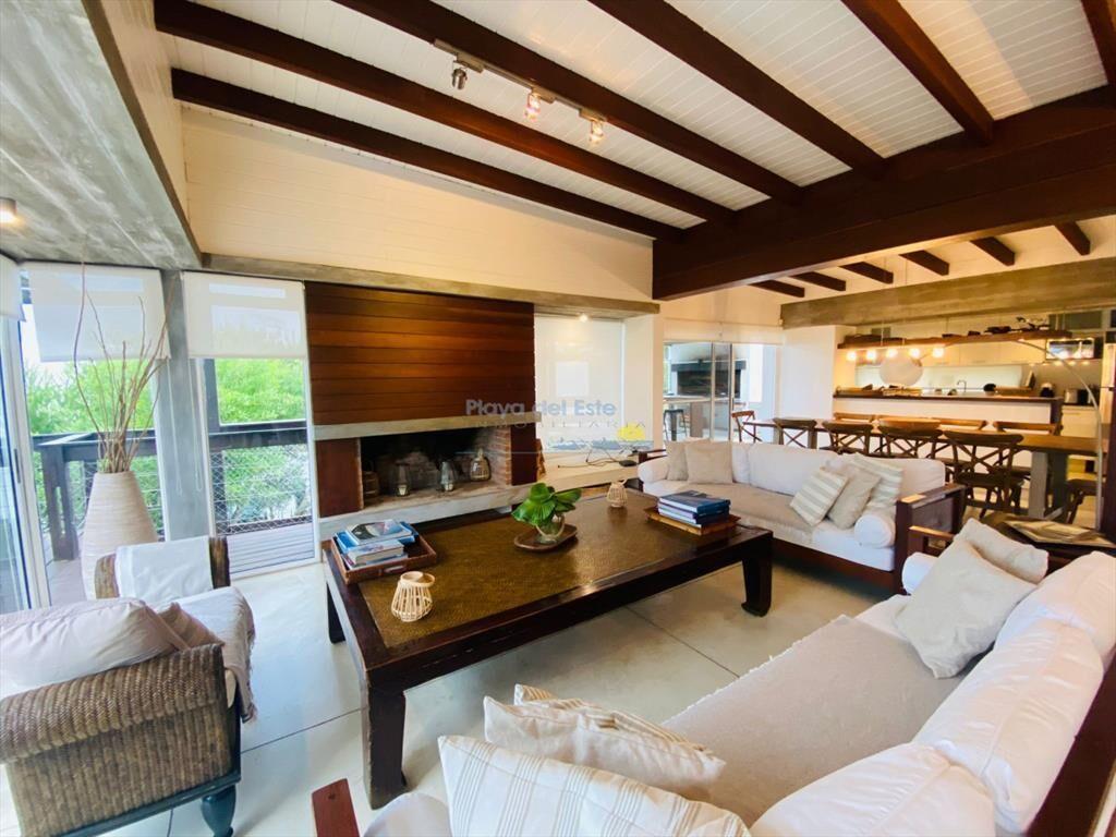 Excelente Casa de 5 Dormitorios en Alquiler, Manantiales, L