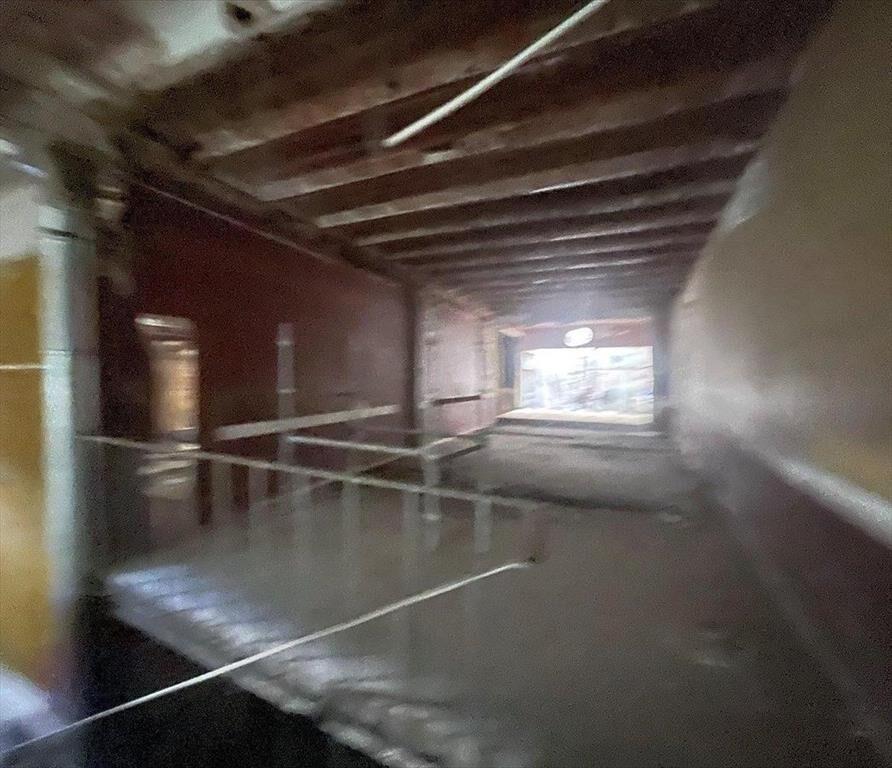 Venta de gran local comercial a reciclar Ciudad Vieja 2146m