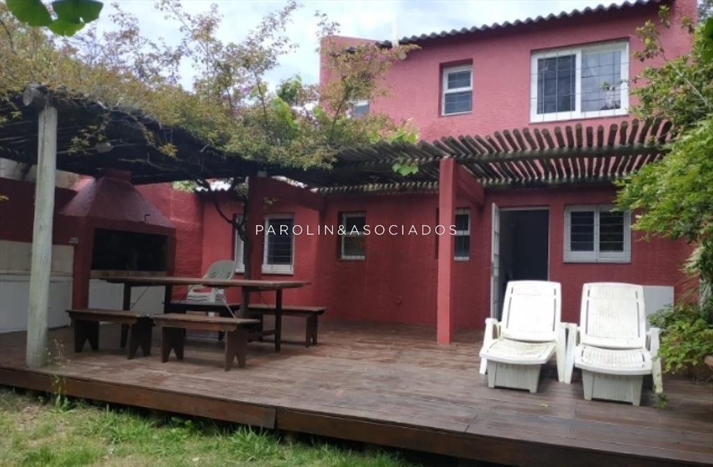 Casa de 4 Dormitorios en Venta en la Barra.