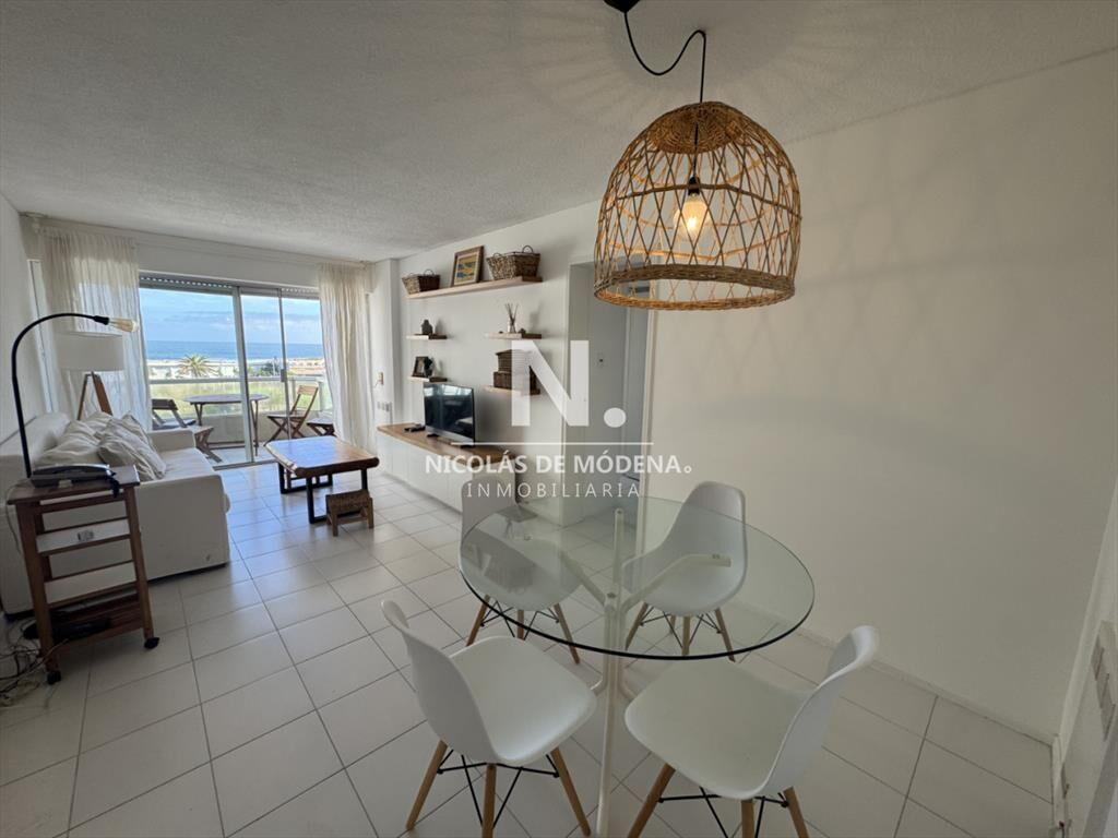 Apartamento en venta con vista directa al mar