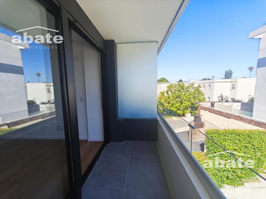Alquiler de OFICINA con Terraza y Parrillero de uso exclusi