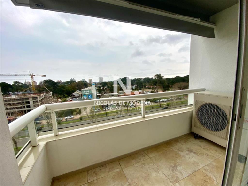 Vende apartamento en Punta del Este de 2 con su