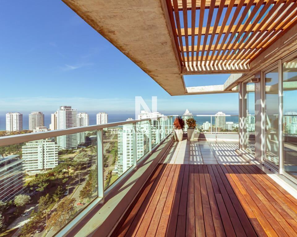 Penthouse de tres dormitorios en venta proximo al