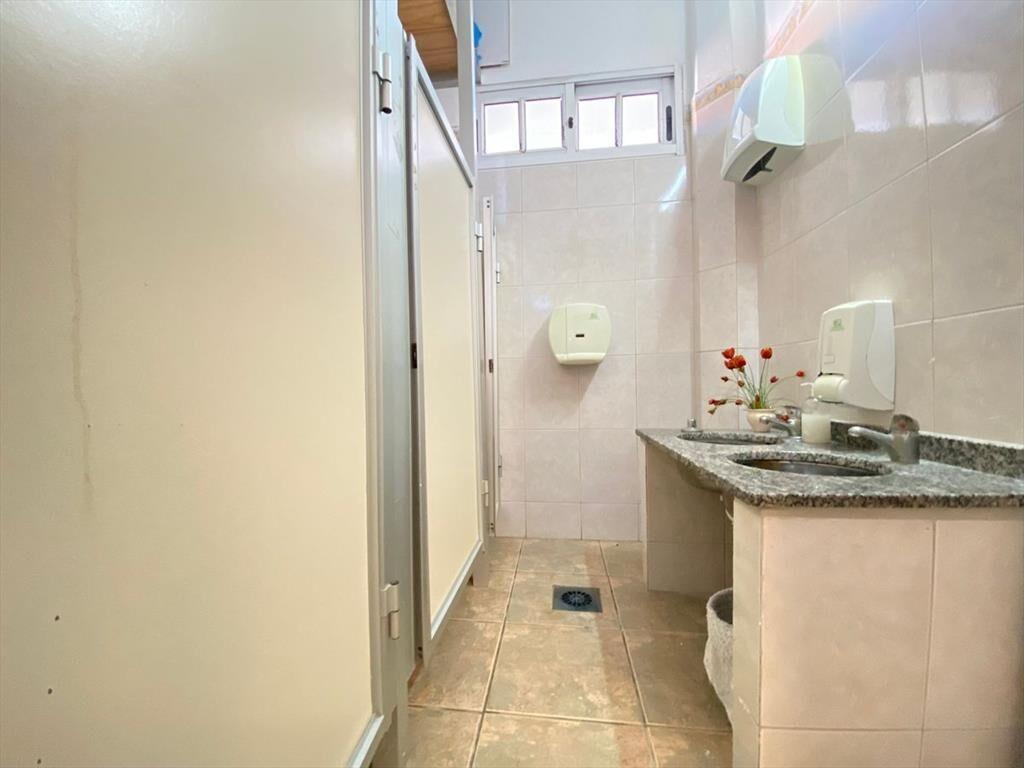 ALQUILER DE LOCAL EN SAYAGO 7 AMBIENTES 4 BAÑOS