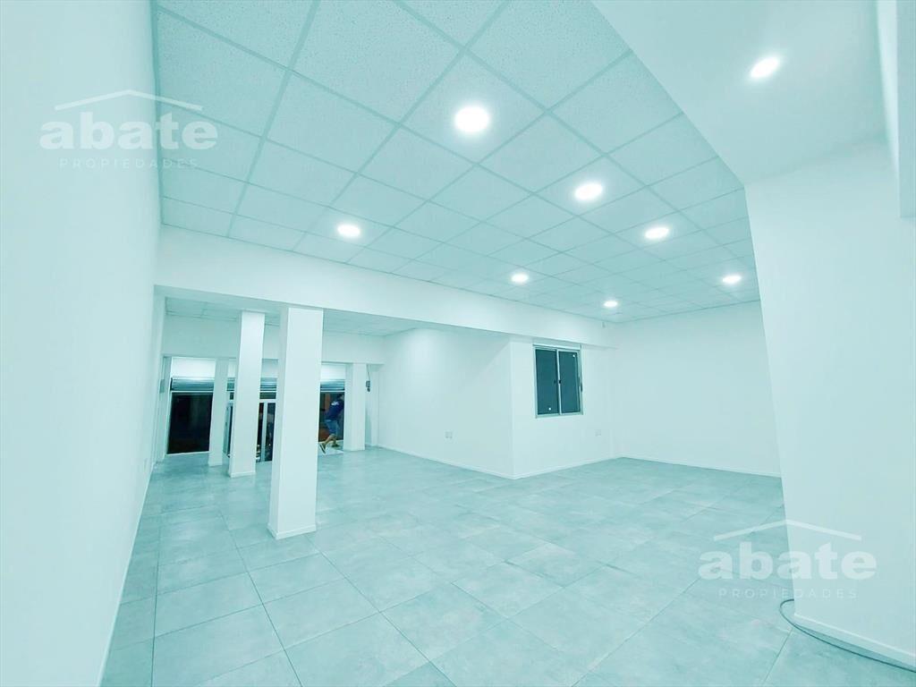 Local comercial en Venta con Renta. Av. Rivera entre Simón