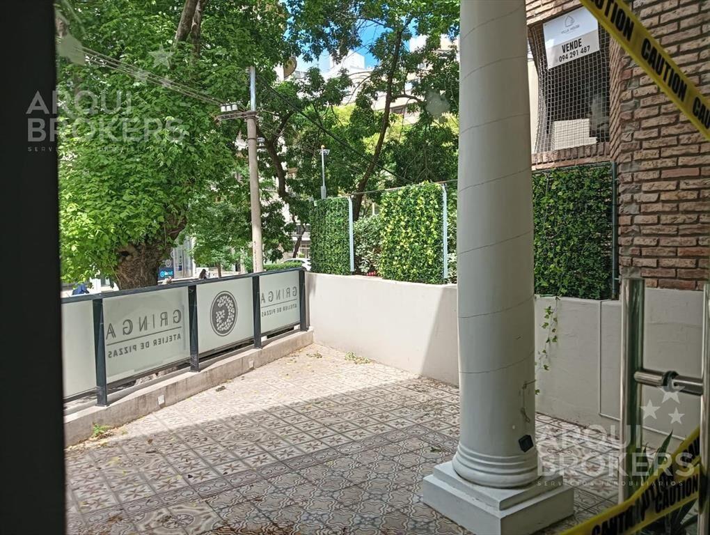Local comercial en alquiler en Pocitos  con terraza y coche