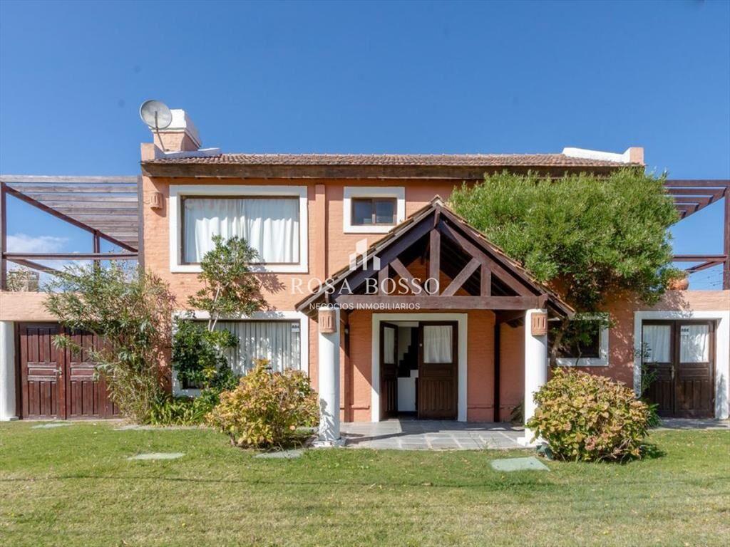 Casa en alquiler 4 dormitorios con piscina en