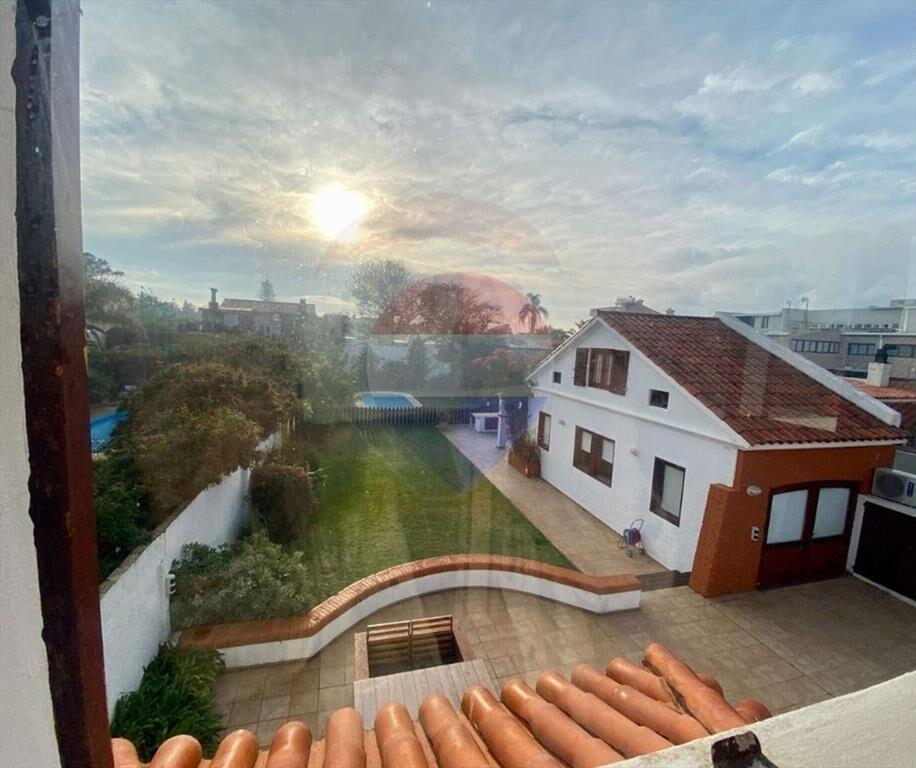 VENTA CASA PUNTA GORDA 4 DORM, SERV BARB Y PISCINA
