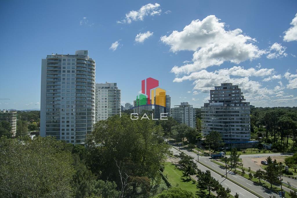 Vende gran apartamento en Brava - Punta del Este
