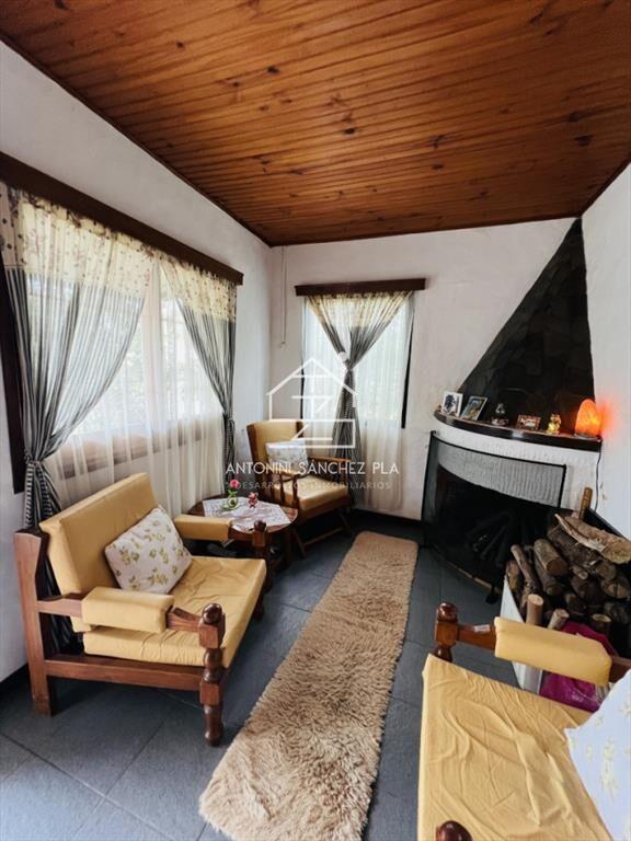 Casa en Venta a media cuadra Boulevard Artigas -