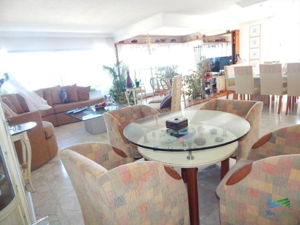 Espectacular planta, reciclada con materiales de