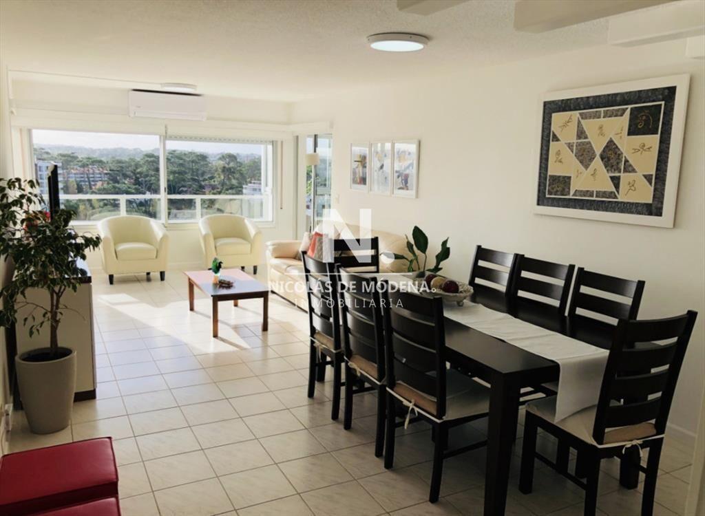 Apartamento de 2 dormitorios y dependencia en de