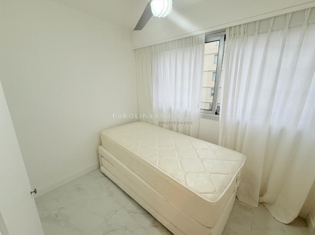 Apartamento en venta de 3 dormitorios en edificio