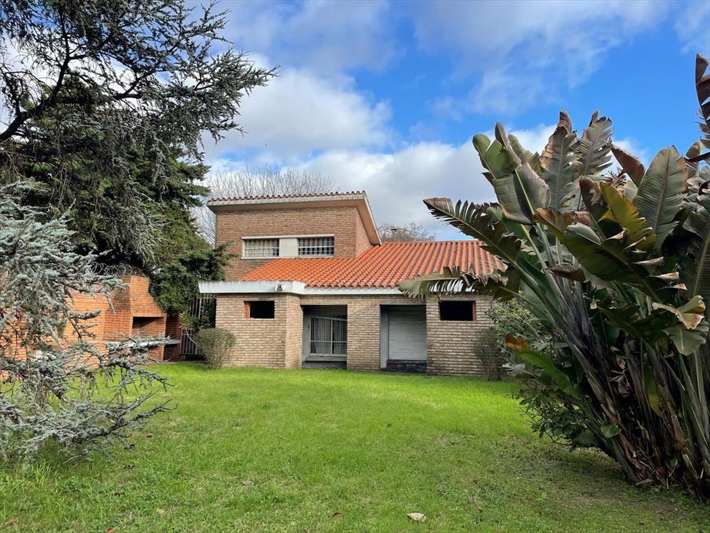 Venta Casa a reciclar Carrasco 1814m2 terreno