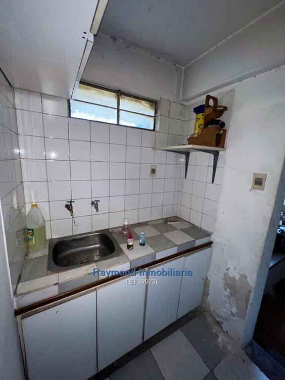 Venta local 1624m2 en Brazo Oriental con renta