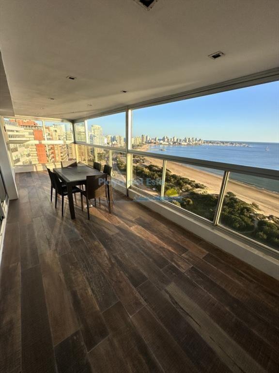 Penthouse primera linea mansa