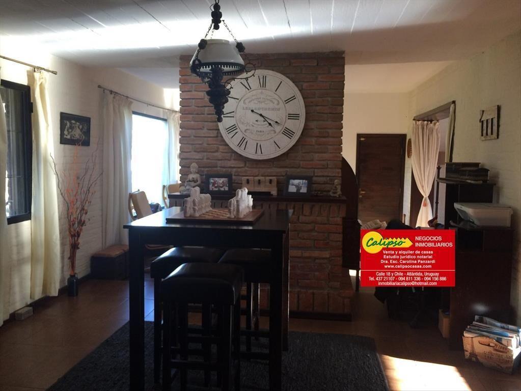 Venta de Casa con Piscina -Próxima a la Playa Mansa- Atlánt