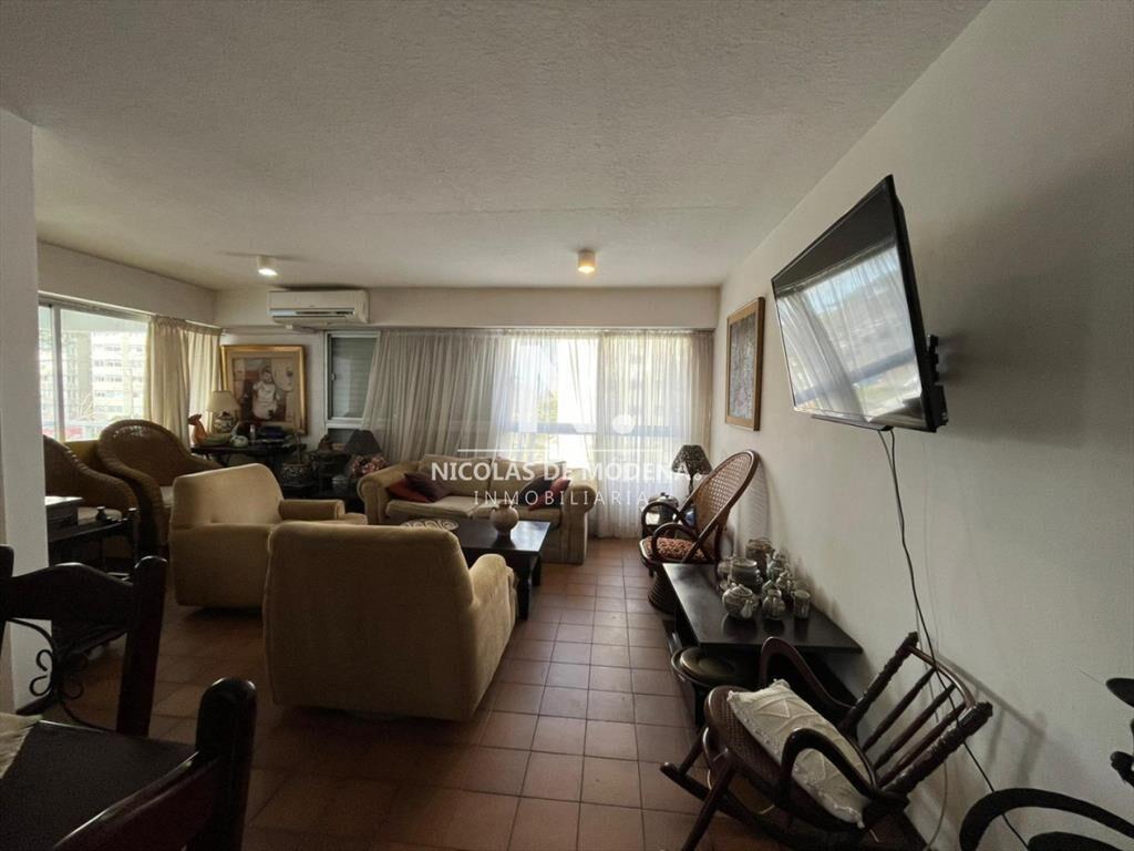 En venta apartamento de 2 dormitorios en Punta del Este