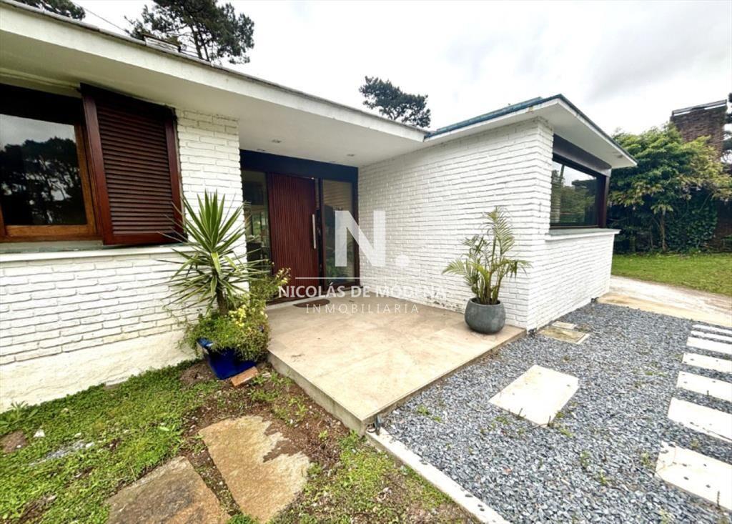 Vende casa en  Cantegril en Punta del Este de 3