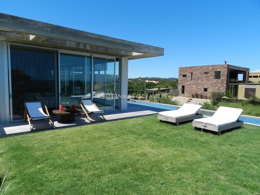 Moderna casa frente al mar en venta en TÃo Tom,