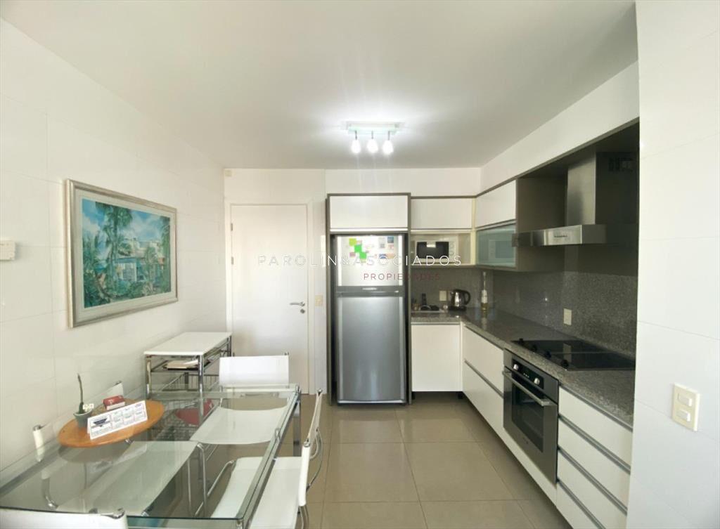 Apartamento en venta de 4 dormitorios mas de en