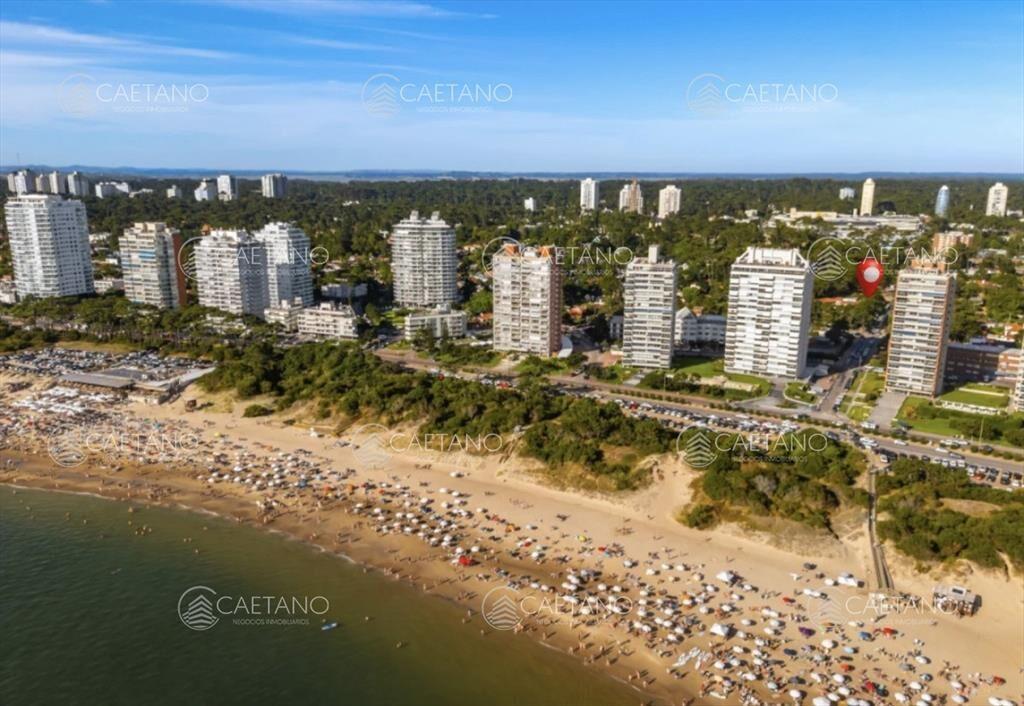 CASA EN VENTA PLAYA MANSA 5 DORMITORIOS