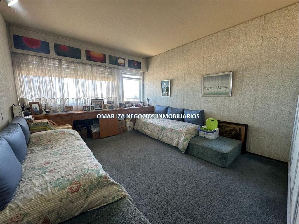 Venta apartamento 4 dormitorios Pocitos, sobre Rambla con e