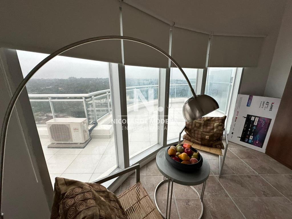 Penthouse de 3 dormitorios en venta a metros de
