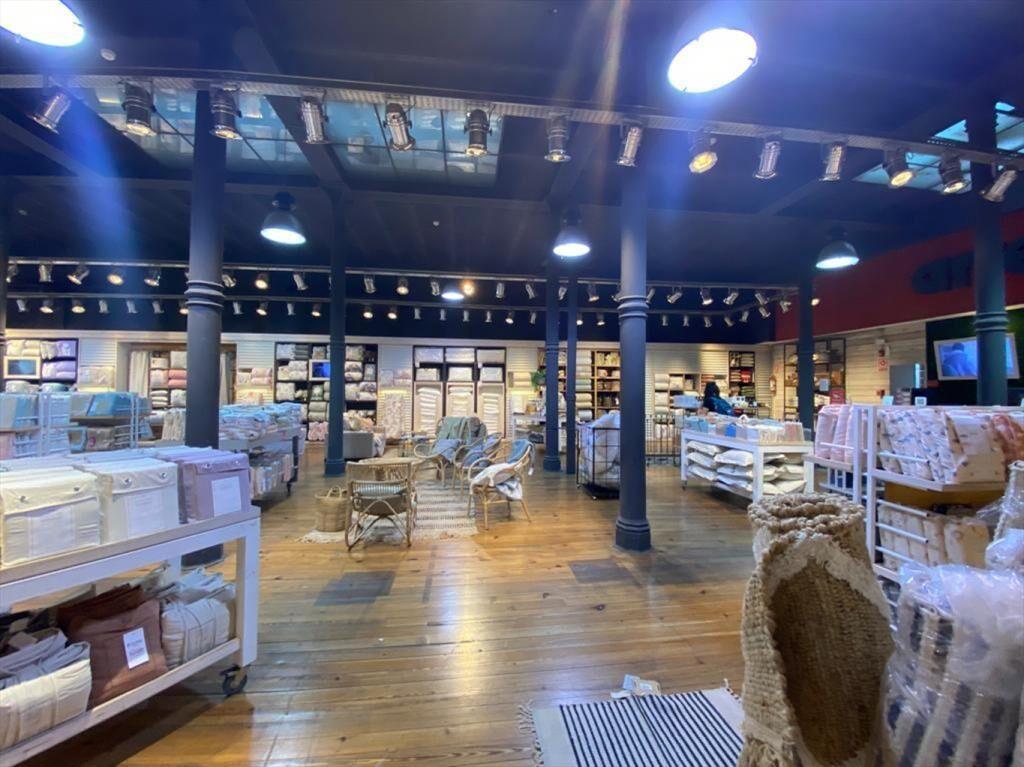 Venta local comercial en cuidad vieja . rincón y Juncal