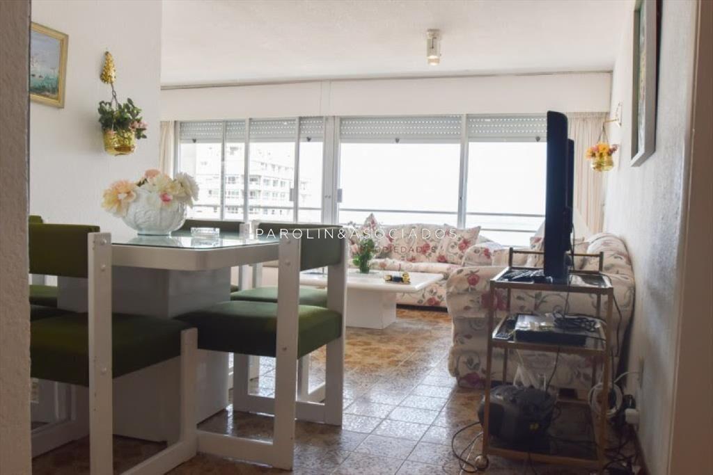 Apartamento de 2 dormitorios en venta en Punta