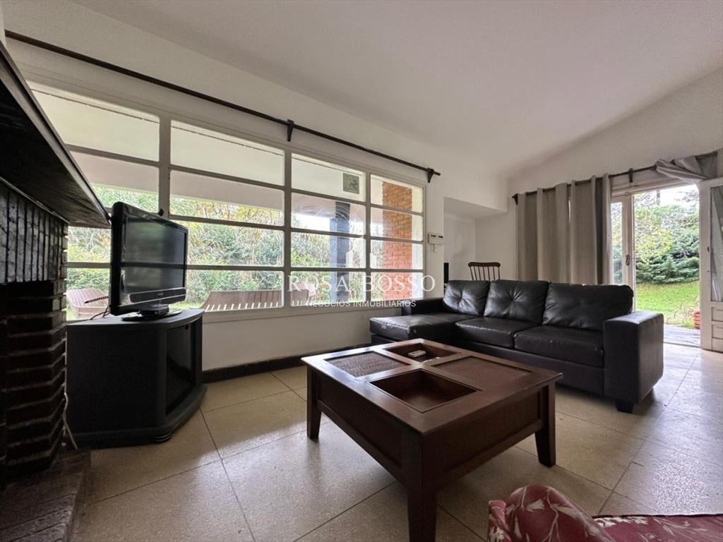 Casa de 3 dormitorios en venta en Cantegril