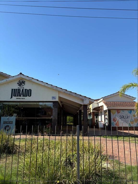 GALERIA COMERCIAL EN CENTRO DE CARRASCO