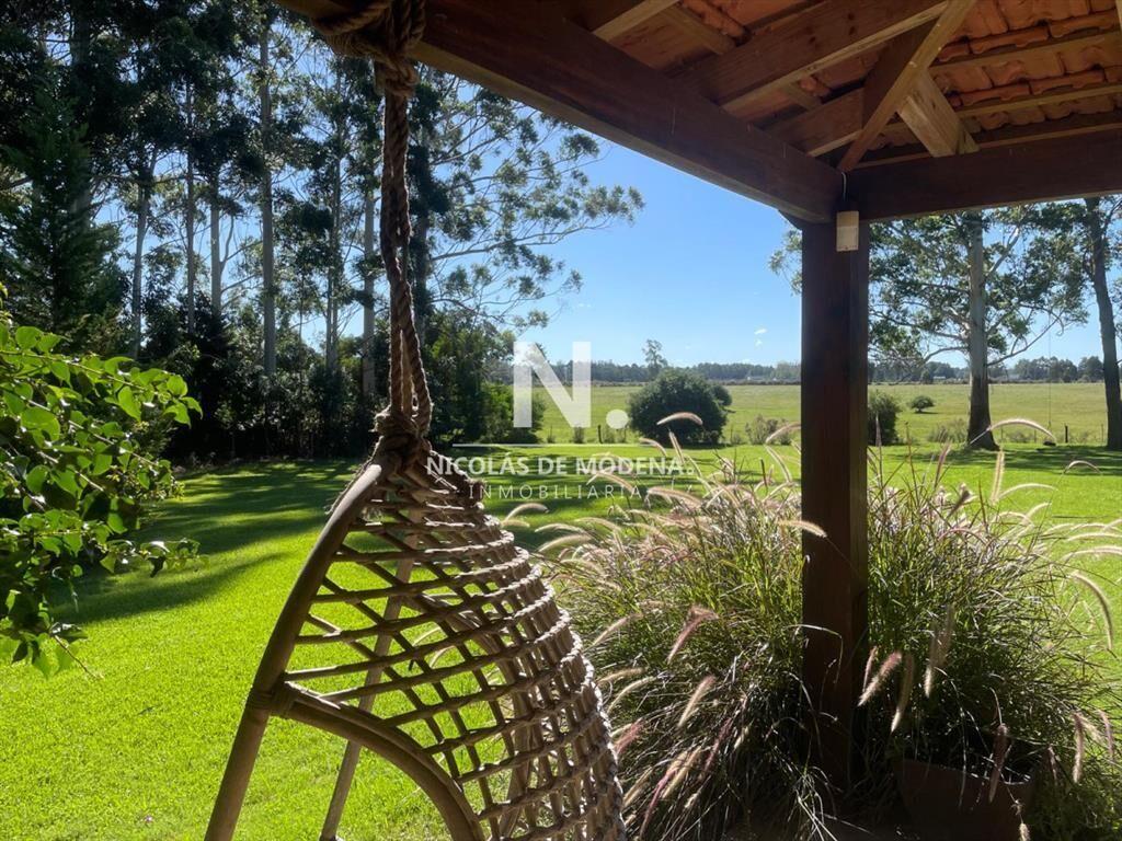 Vende impresionante casa en Punta Ballena de 2