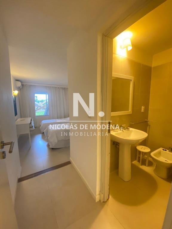 Vende apartamento de 2 Dormitorios en suite, con