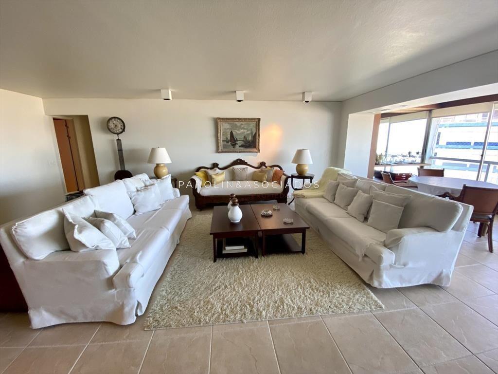 Apartamento en venta de 3 dormitorios en edificio