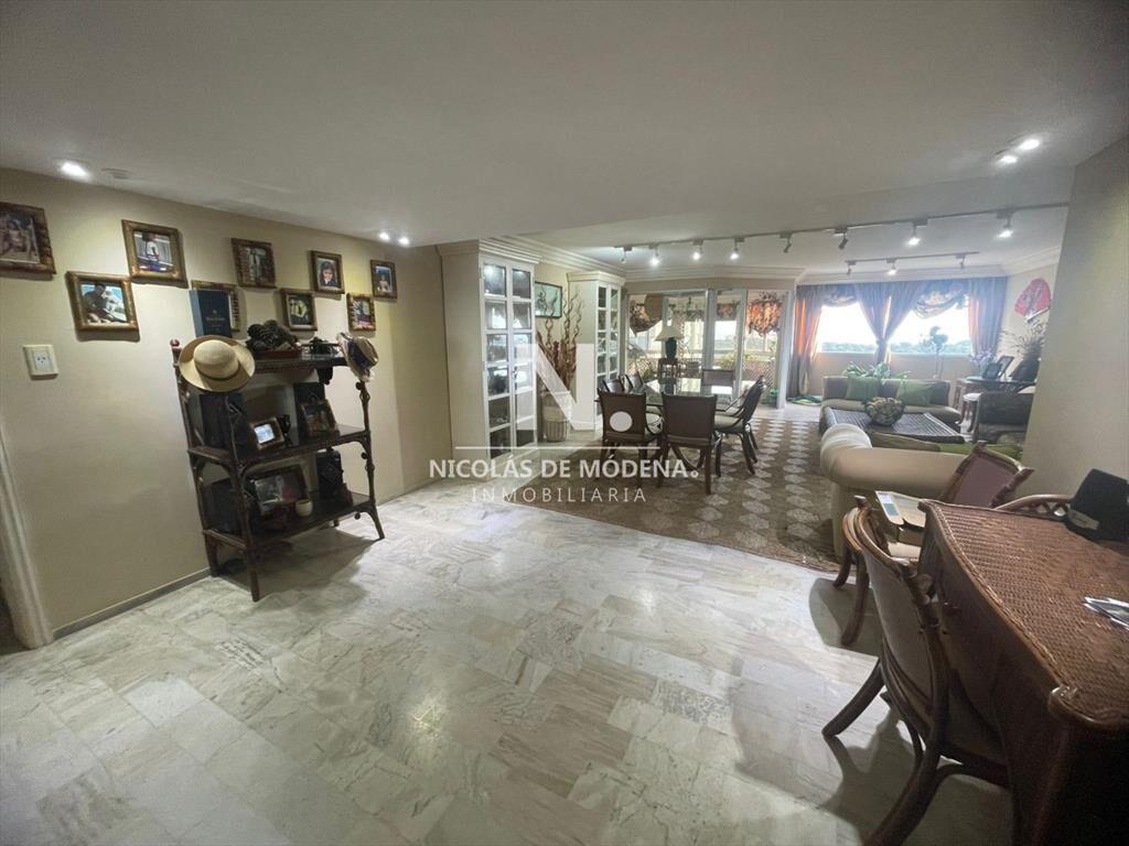 Vende piso alto en Roosevelt Center, Punta del