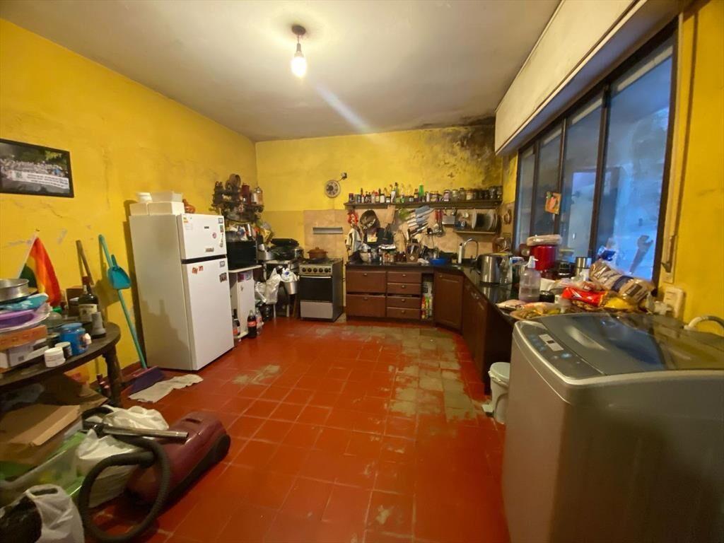 Casa a la venta en Tres Cruces atractiva para Reciclar
